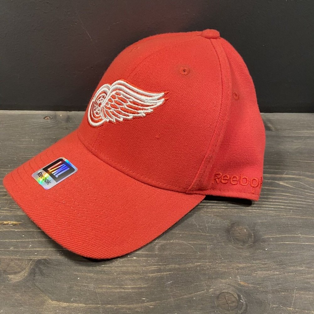 Detroit Red Wings Reebok cap Large X-Large red with tag
